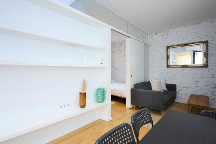 1 bedroom apartment for rent in Ciutat Vella, Spain - Image 2