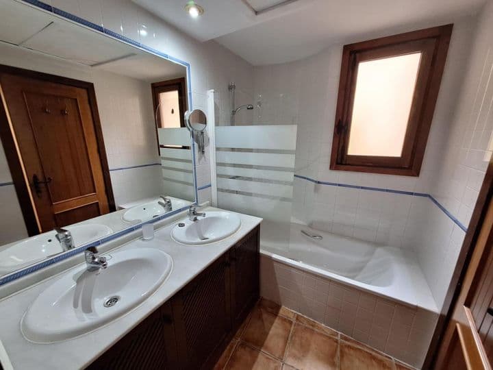 2 bedrooms apartment for rent in Punta Prima, Spain - Image 10