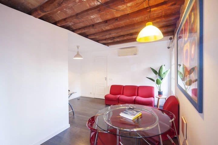 2 bedrooms apartment for rent in Ciutat Vella, Spain - Image 3