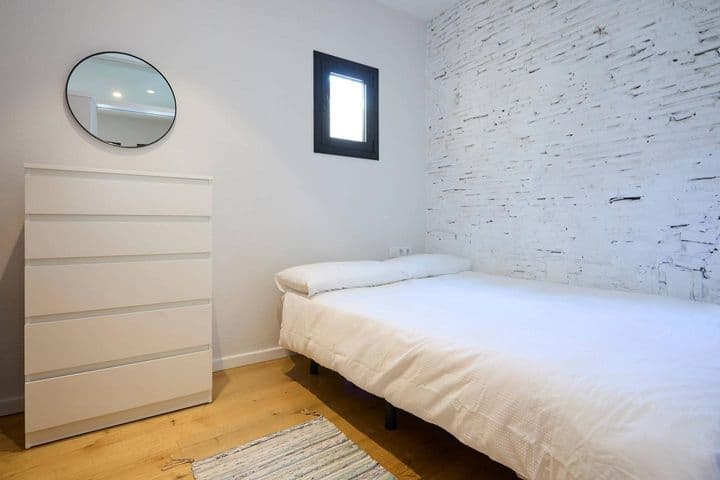 1 bedroom apartment for rent in Ciutat Vella, Spain - Image 9