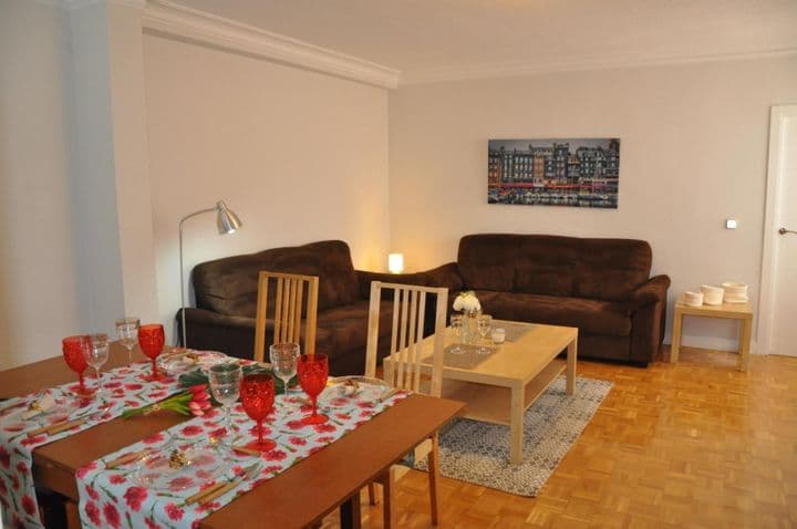 4 bedrooms apartment for rent in Aravaca, Spain - Image 3