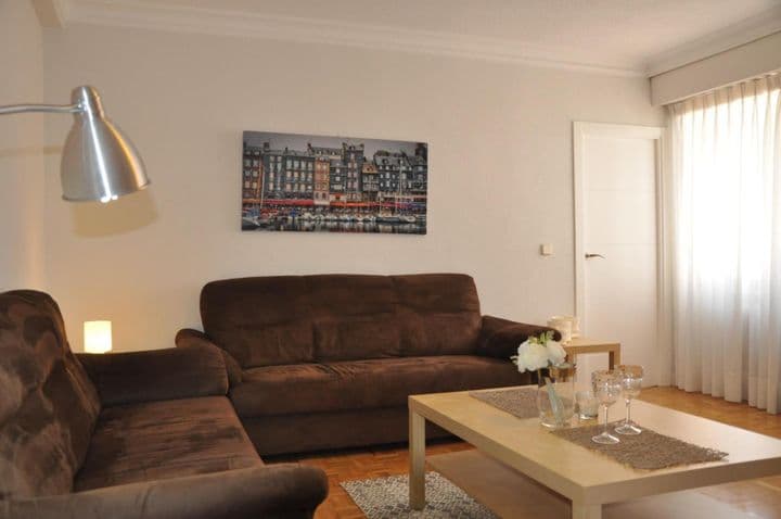 4 bedrooms apartment for rent in Aravaca, Spain - Image 2