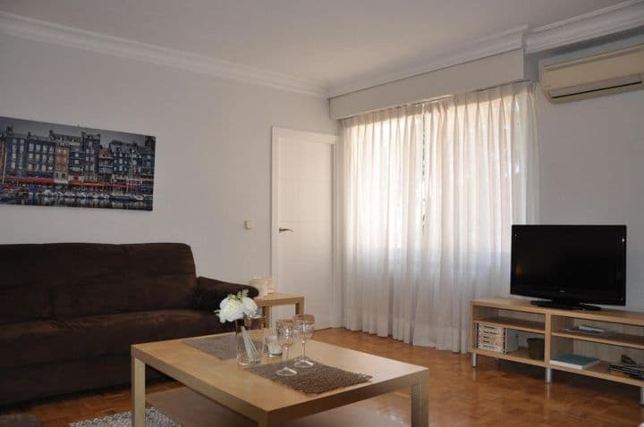 4 bedrooms apartment for rent in Aravaca, Spain - Image 8