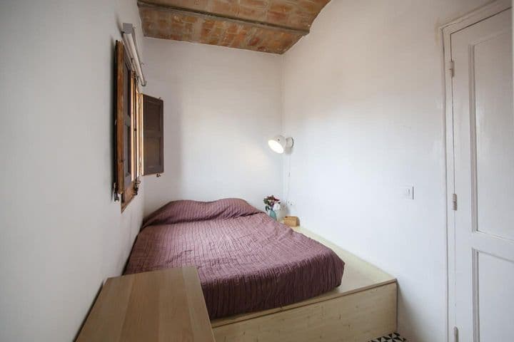 1 bedroom apartment for rent in Ciutat Vella, Spain - Image 10