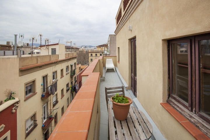 1 bedroom apartment for rent in Ciutat Vella, Spain - Image 2