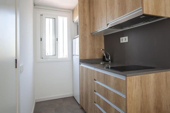 1 bedroom apartment for rent in Ciutat Vella, Spain - Image 4