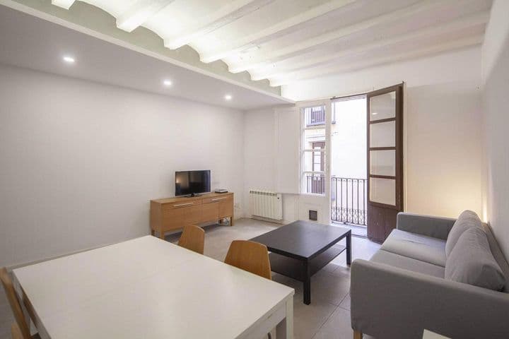 1 bedroom apartment for rent in Gotic, Spain - Image 2