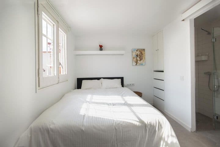 1 bedroom apartment for rent in Ciutat Vella, Spain - Image 7