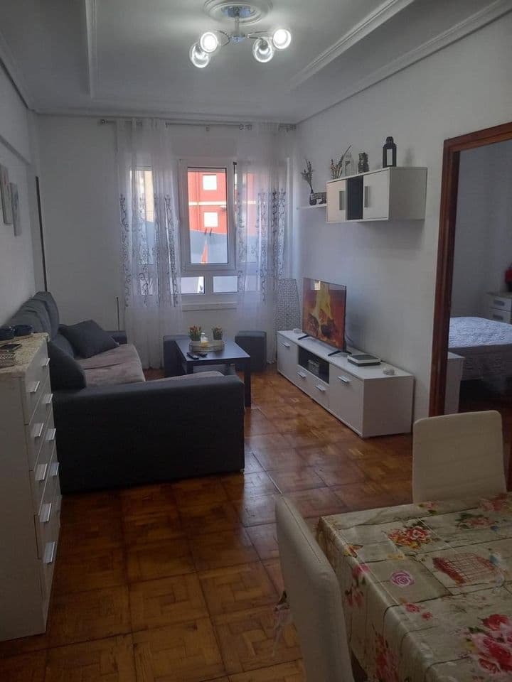 3 bedrooms apartment for rent in Torrelavega, Spain - Image 5