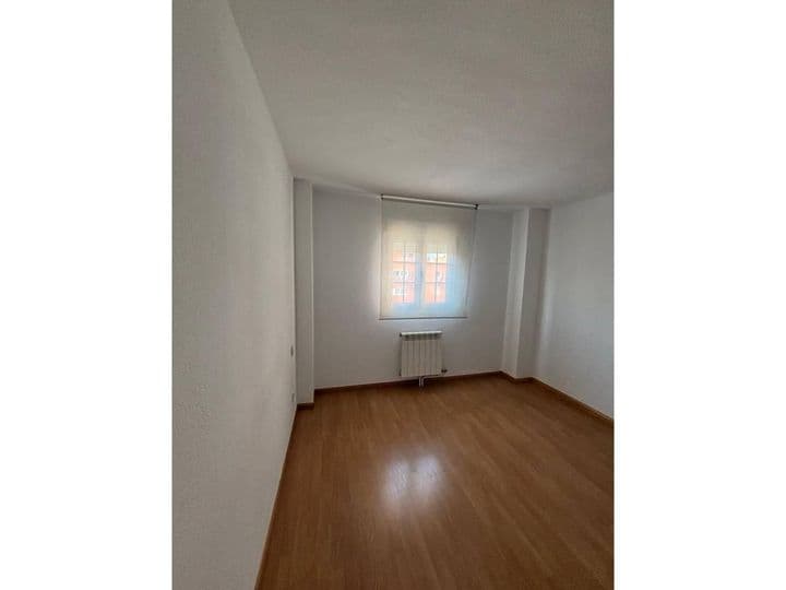 3 bedrooms apartment for rent in Puente de Vallecas, Spain - Image 9