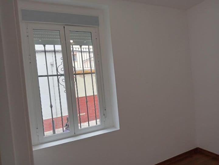 2 bedrooms apartment for rent in Seville, Spain - Image 9