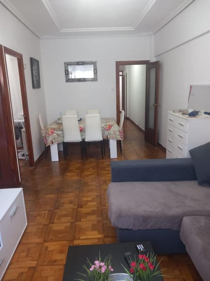 3 bedrooms apartment for rent in Torrelavega, Spain - Image 4