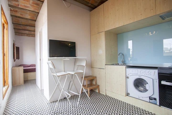 1 bedroom apartment for rent in Ciutat Vella, Spain - Image 7