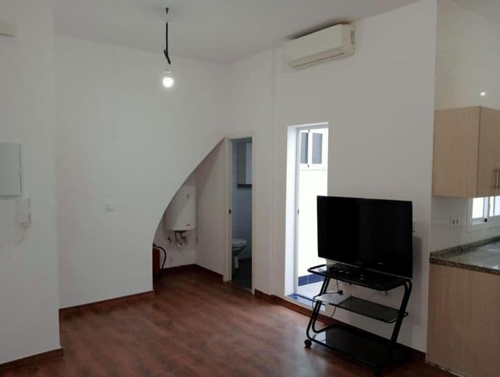 2 bedrooms apartment for rent in Seville, Spain - Image 2