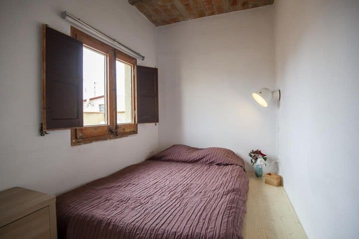 1 bedroom apartment for rent in Ciutat Vella, Spain - Image 11