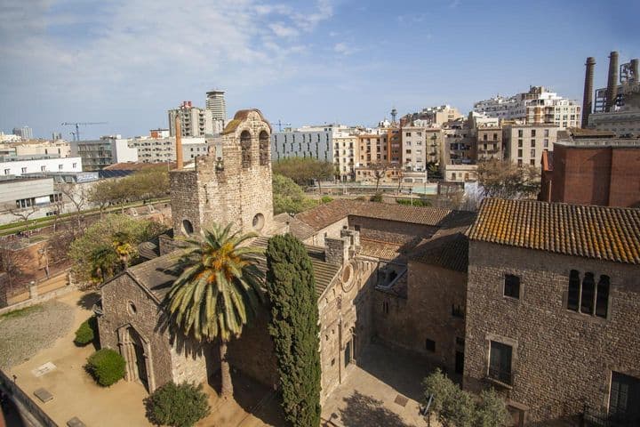 1 bedroom apartment for rent in Ciutat Vella, Spain - Image 12