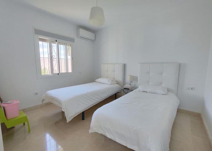 4 bedrooms house for sale in Estepona, Spain - Image 5