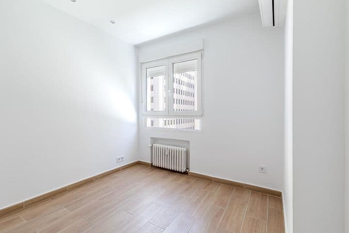 4 bedrooms apartment for rent in Moncloa - Aravaca, Spain - Image 12