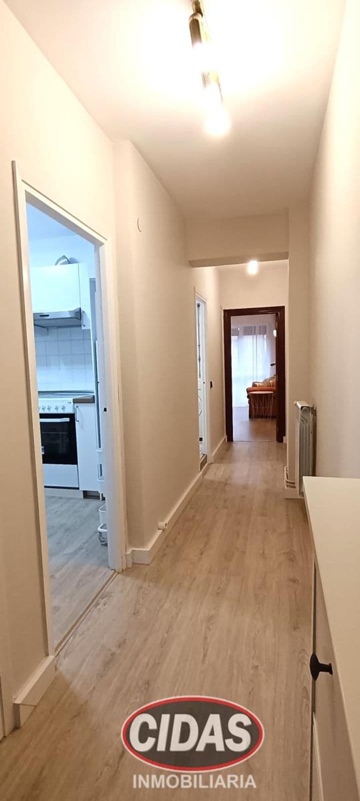 3 bedrooms apartment for rent in Oviedo, Spain - Image 5