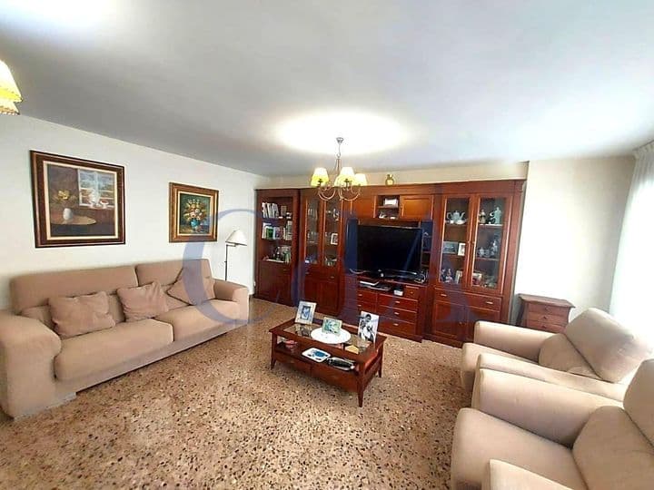 4 bedrooms apartment for rent in Centro, Spain - Image 3