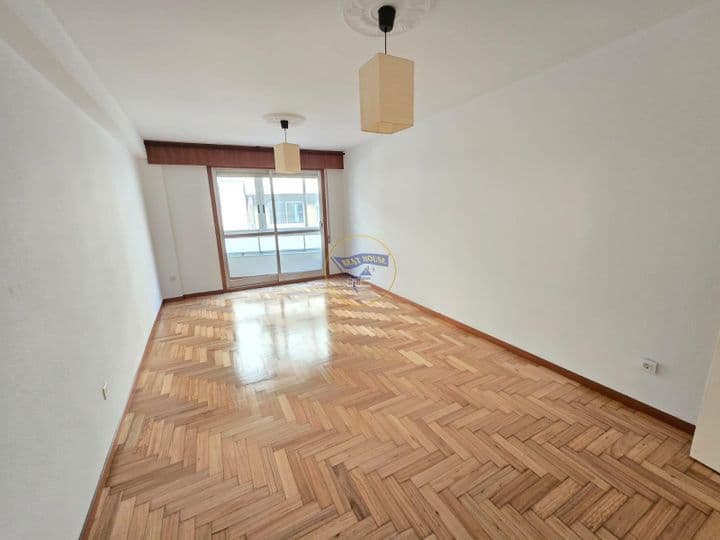 3 bedrooms apartment for rent in Vigo, Spain - Image 2