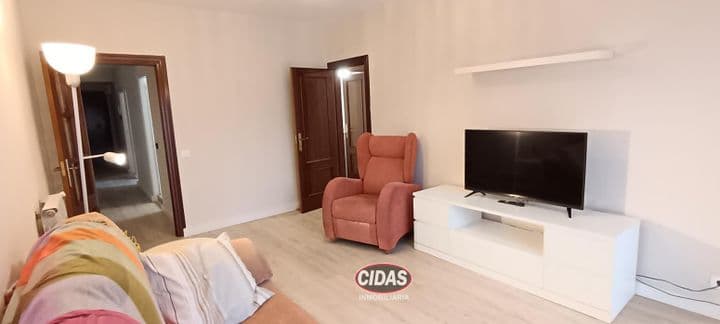 3 bedrooms apartment for rent in Oviedo, Spain - Image 10