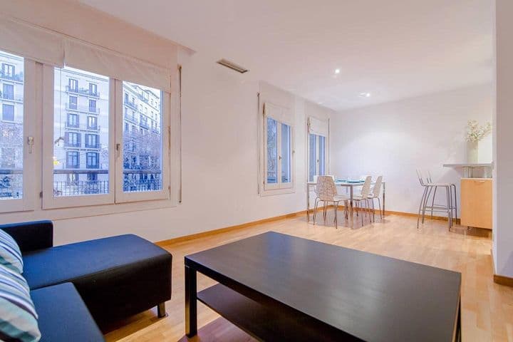 1 bedroom apartment for rent in Eixample, Spain - Image 2