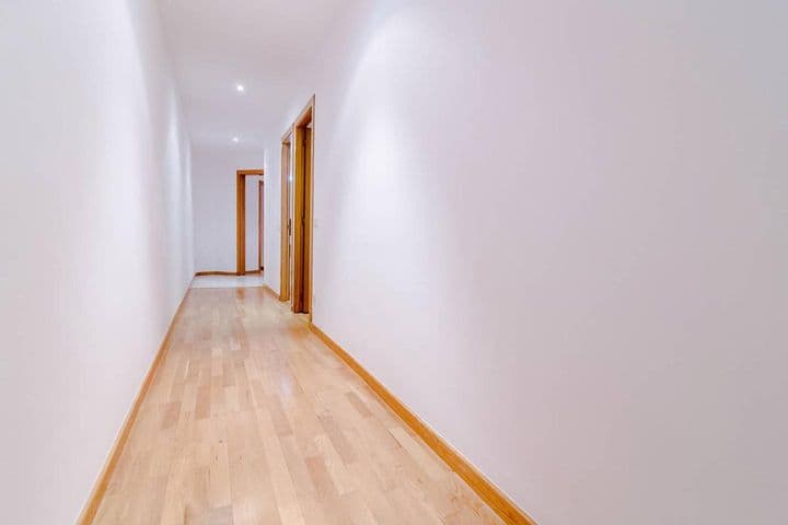 1 bedroom apartment for rent in Eixample, Spain - Image 11