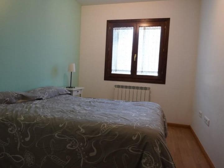 1 bedroom apartment for rent in Huesca, Spain - Image 9