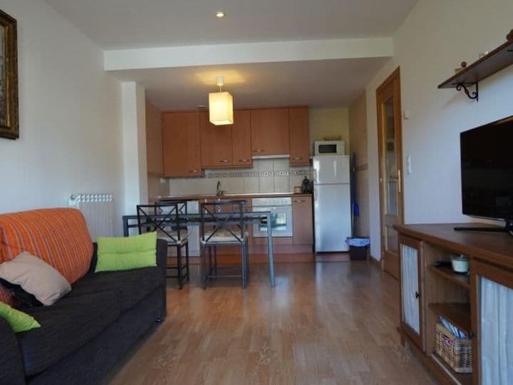 1 bedroom apartment for rent in Huesca, Spain - Image 3