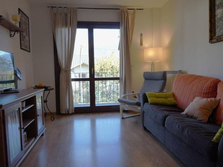 1 bedroom apartment for rent in Huesca, Spain - Image 2