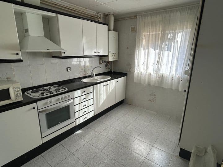 2 bedrooms apartment for rent in Sabadell, Spain - Image 2