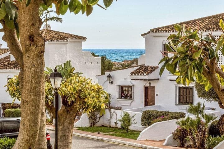 3 bedrooms apartment for sale in Nueva Andalucia, Spain - Image 2