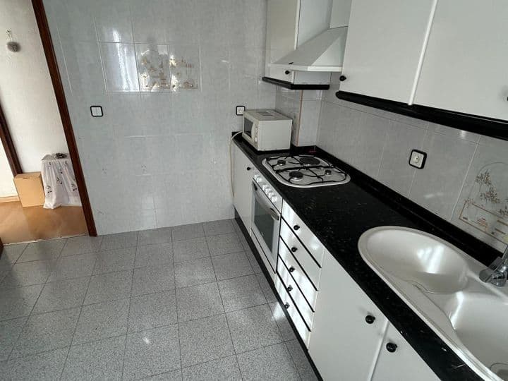 2 bedrooms apartment for rent in Sabadell, Spain - Image 3