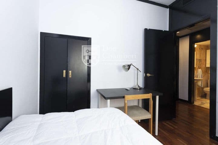 2 bedrooms apartment for rent in Chamberi, Spain - Image 11