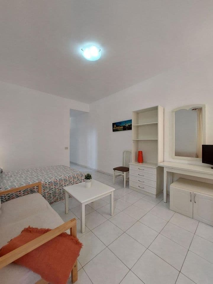 Apartment for rent in Centro, Spain - Image 4