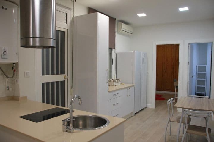 2 bedrooms apartment for rent in Centro-Sagrario, Spain - Image 10