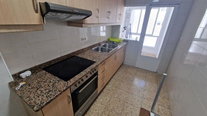 3 bedrooms apartment for rent in Santiago de Compostela, Spain - Image 2