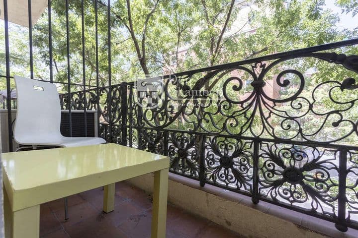 2 bedrooms apartment for rent in Chamberi, Spain - Image 2