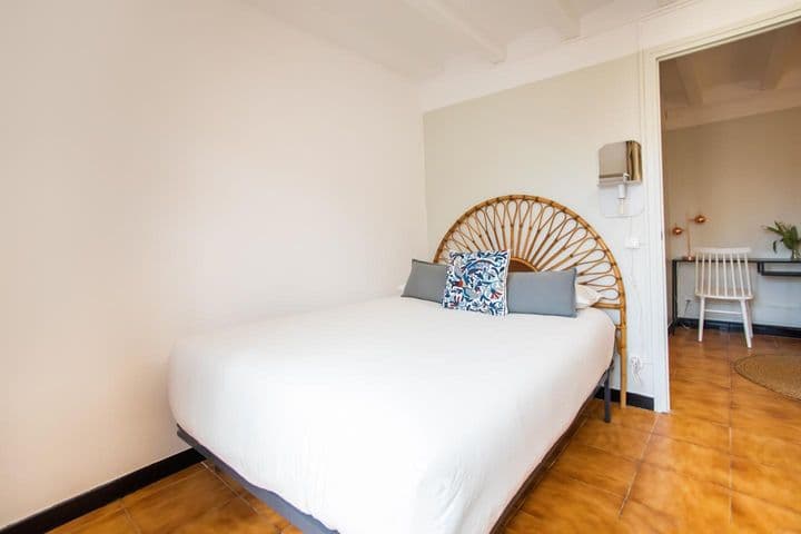 3 bedrooms apartment for rent in El Raval, Spain - Image 12