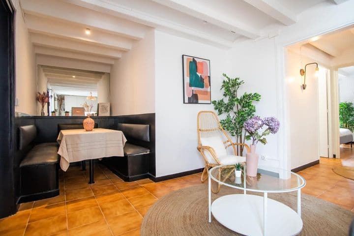 3 bedrooms apartment for rent in El Raval, Spain - Image 4