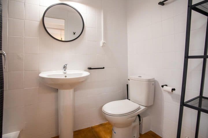 3 bedrooms apartment for rent in El Raval, Spain - Image 8