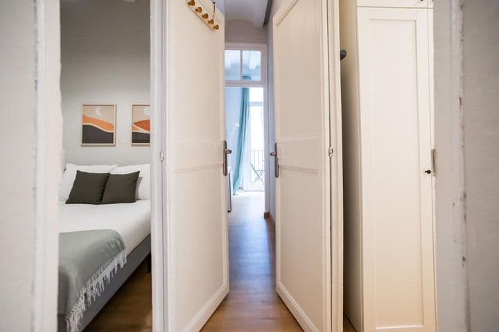 1 bedroom apartment for rent in El Raval, Spain - Image 8