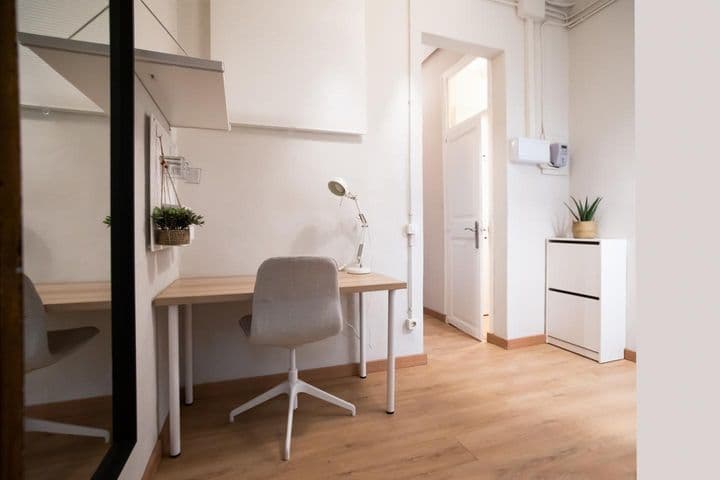 1 bedroom apartment for rent in El Raval, Spain - Image 11