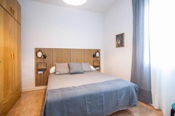 3 bedrooms apartment for rent in Sant Marti, Spain - Image 9