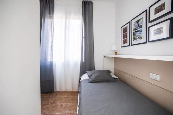 3 bedrooms apartment for rent in Sant Marti, Spain - Image 11