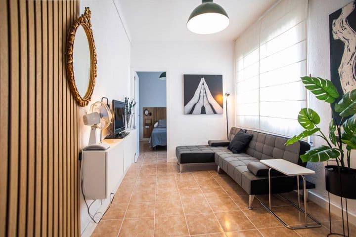 3 bedrooms apartment for rent in Sant Marti, Spain - Image 2