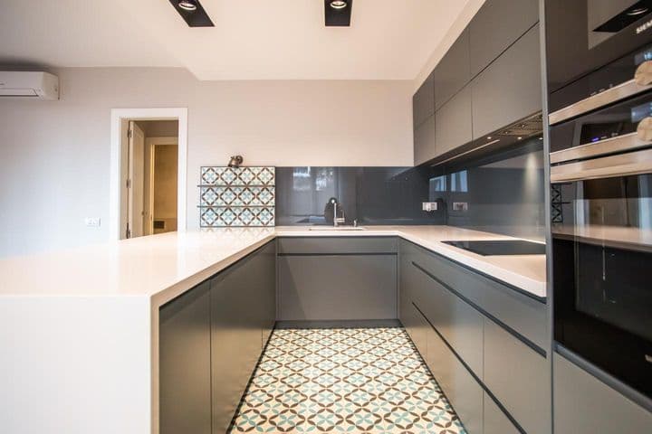 3 bedrooms apartment for rent in Barcelona, Spain - Image 4