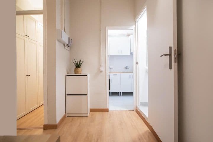 1 bedroom apartment for rent in El Raval, Spain - Image 6