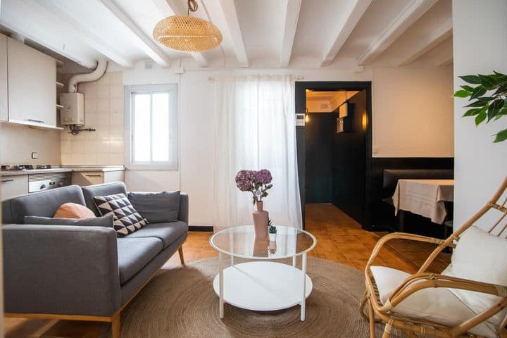 3 bedrooms apartment for rent in El Raval, Spain - Image 2